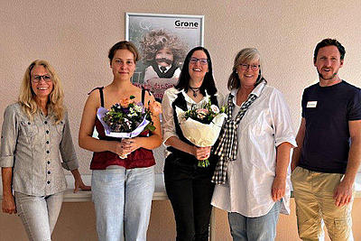 Foto der beiden Auszubildenden mit PDL und Praxisanleitung
