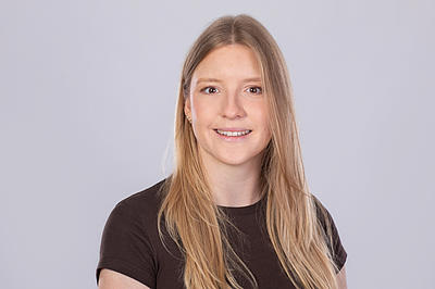Portraitfoto der OGS Leitung Marie Grünewälder